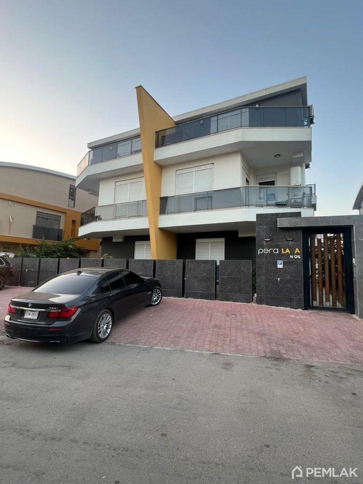 Türkiye'de Satılık Emlak: Prestijli Güzeloba mahallesinde geniş 1+1 daire - image 1