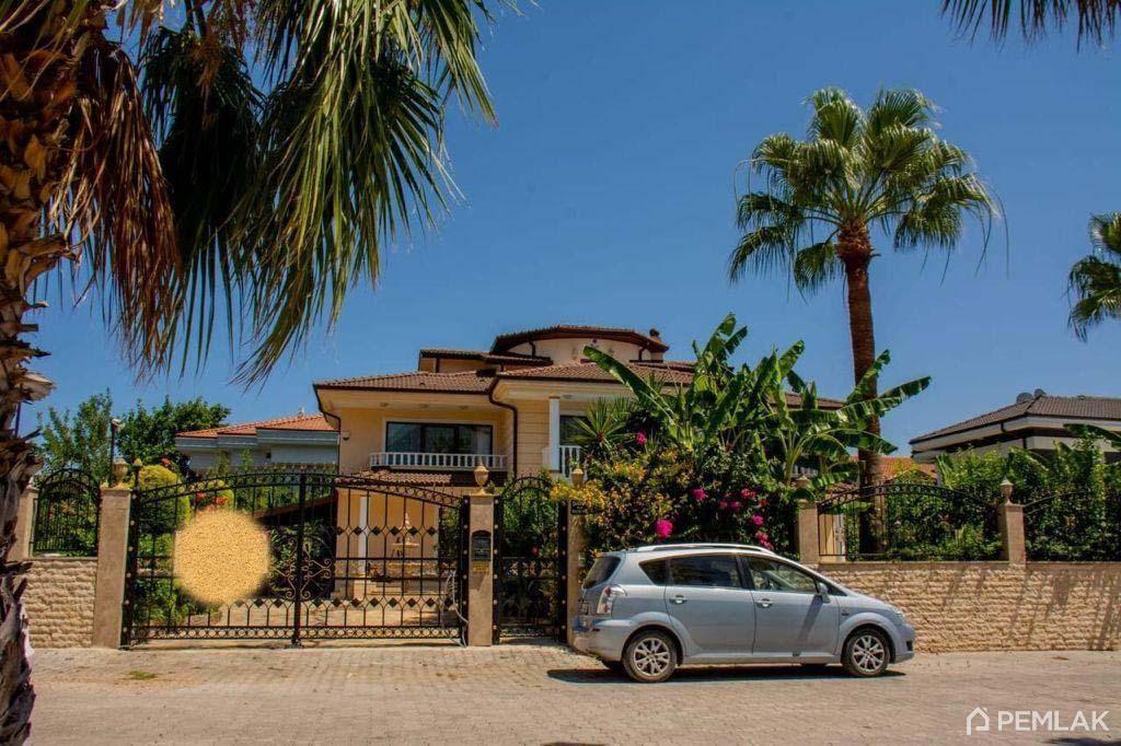 Luxury villa 5+1 with hammam, sauna and swimming pool 400 meters from the sea in Kemer - image 1