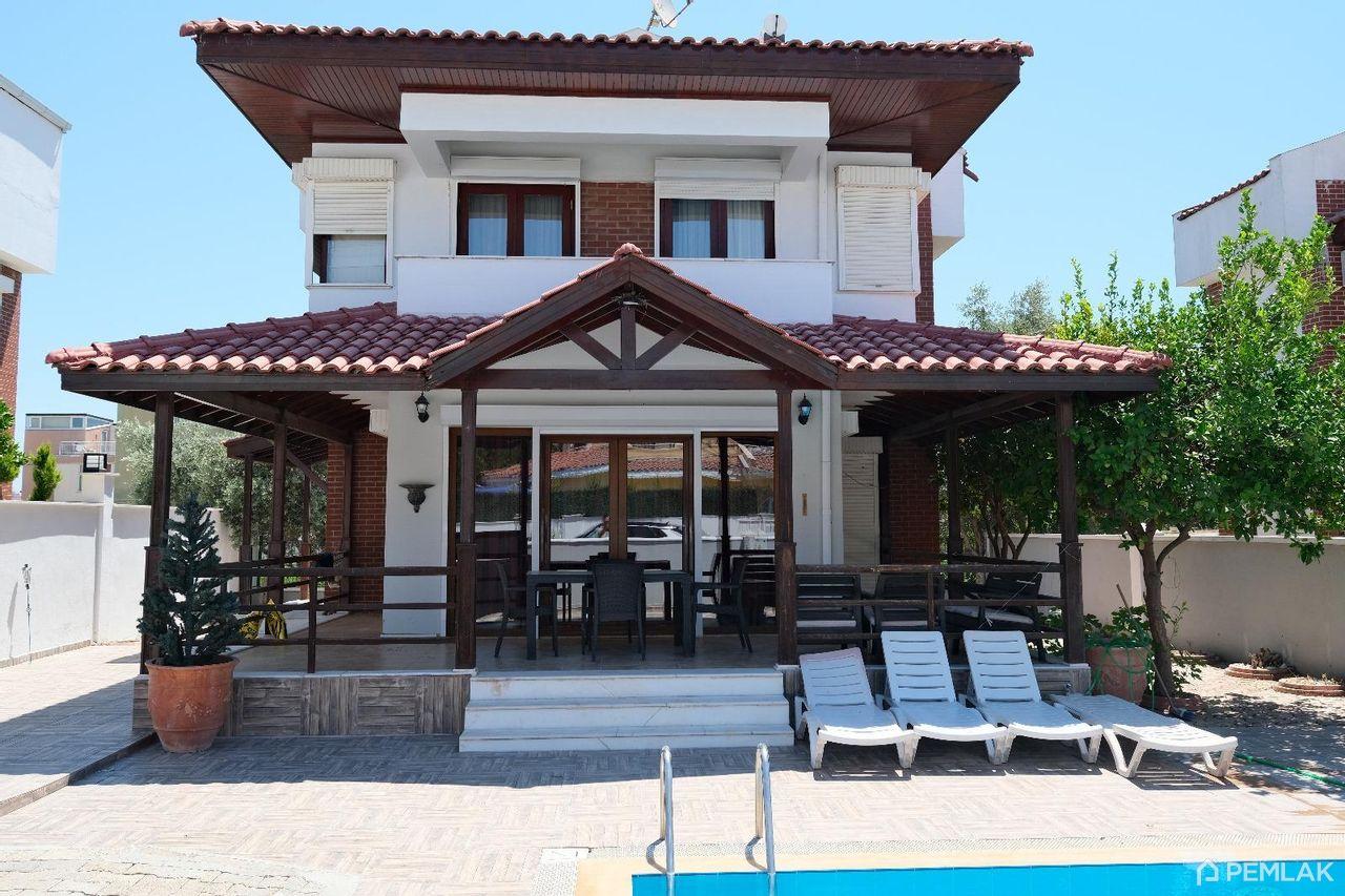 Belek'te arsa içinde 3+1 geniş mobilyalı villa - image 1