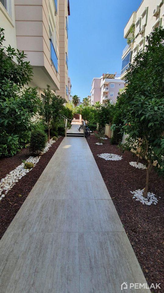 Liman'ın popüler bölgesinde şık bir sitede modern 2+1 daire - image 1