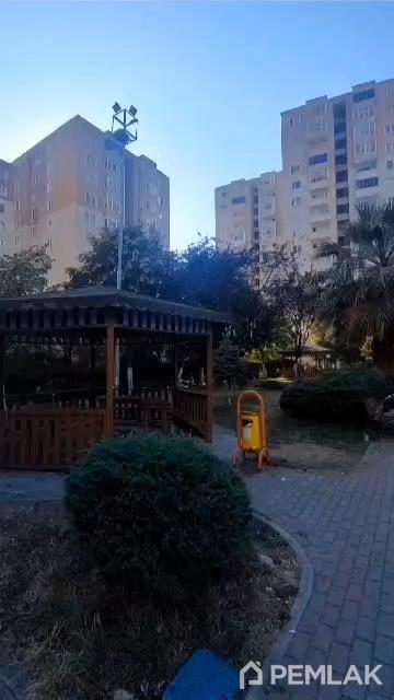 İstanbul, Beylikdüzü, Adnan Kahveci mahallesinde geniş teraslı ve iyi altyapıya sahip geniş 2+1 daire - image 1
