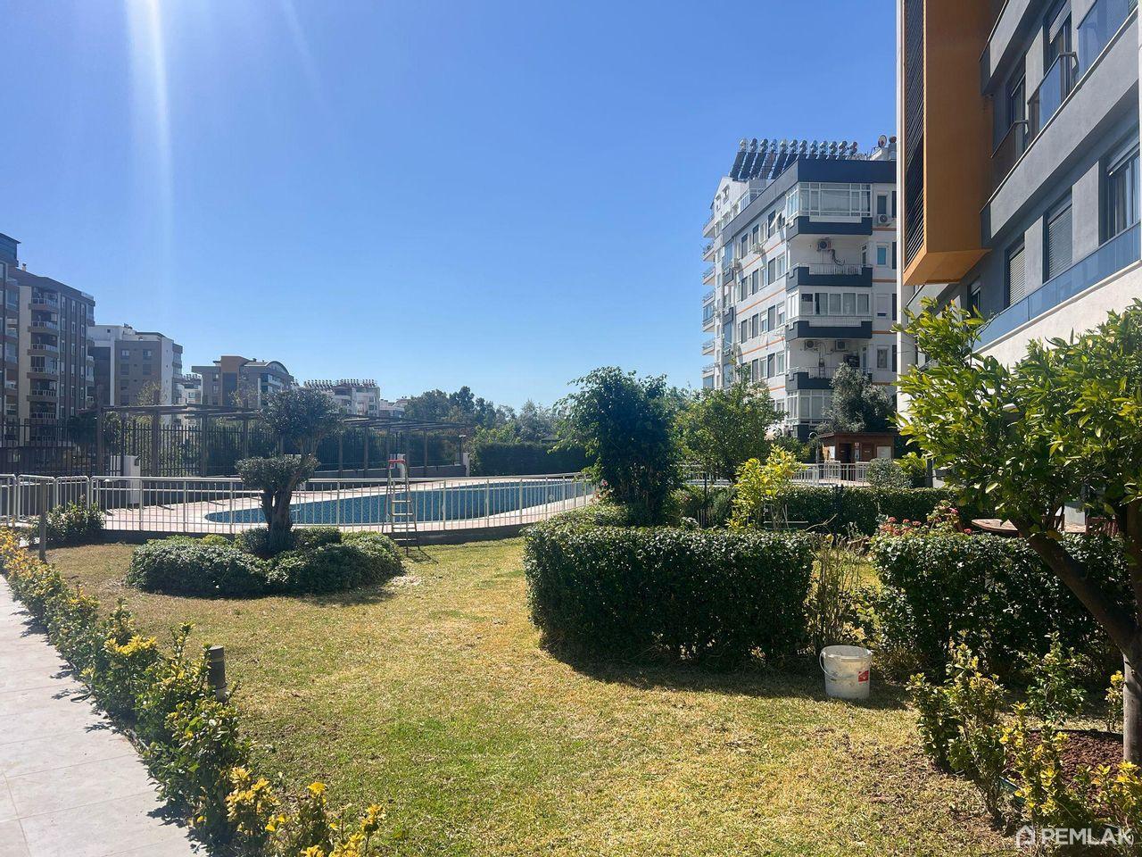 Konyaaltı, Undjala'nın prestijli bölgesinde ayrı mutfaklı geniş 3+1 daire - image 1