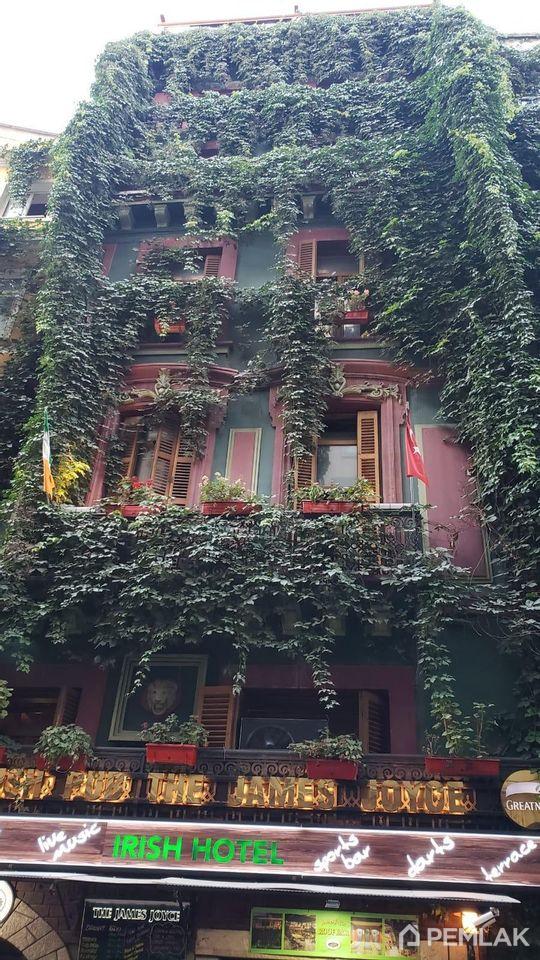 Başarılı bir işletme için lüks bir teklif: Beyoğlu semtinde iki otel ve bir bar - image 1